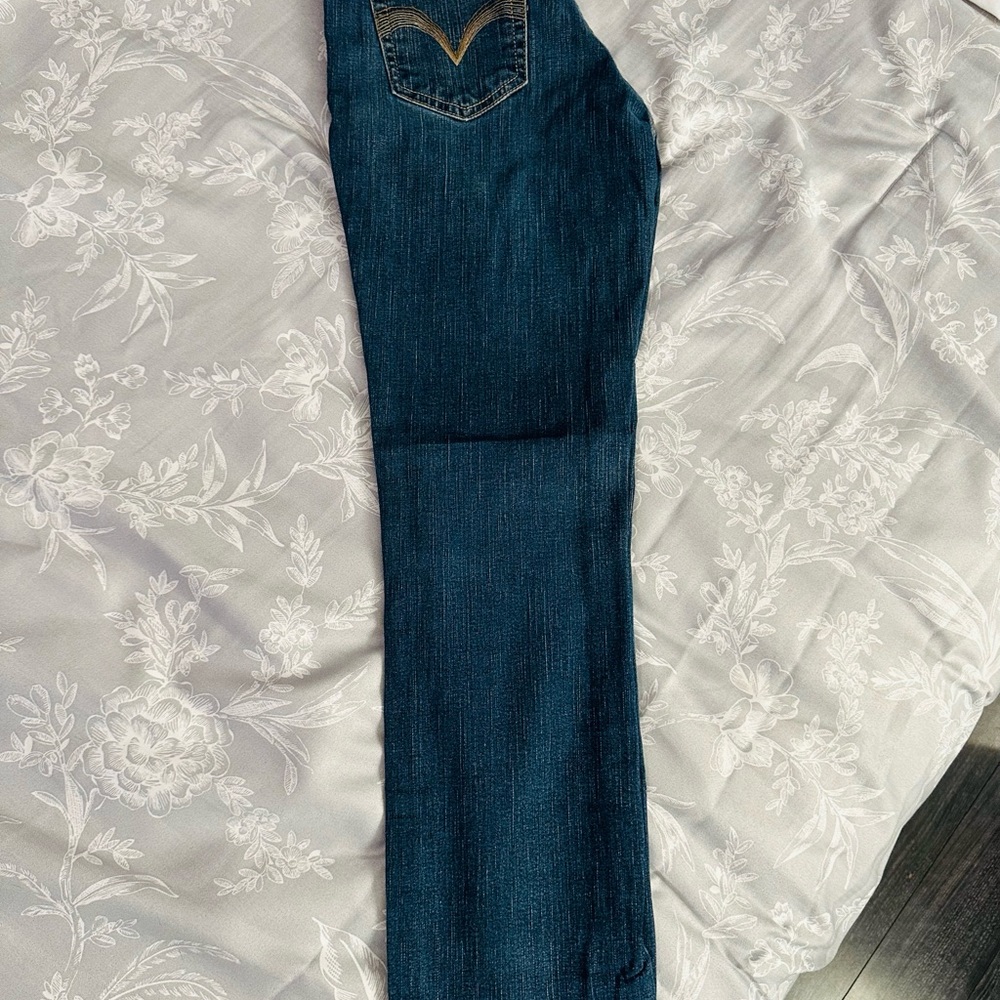 Levi’s Perfectly slimming straight leg jeans 512